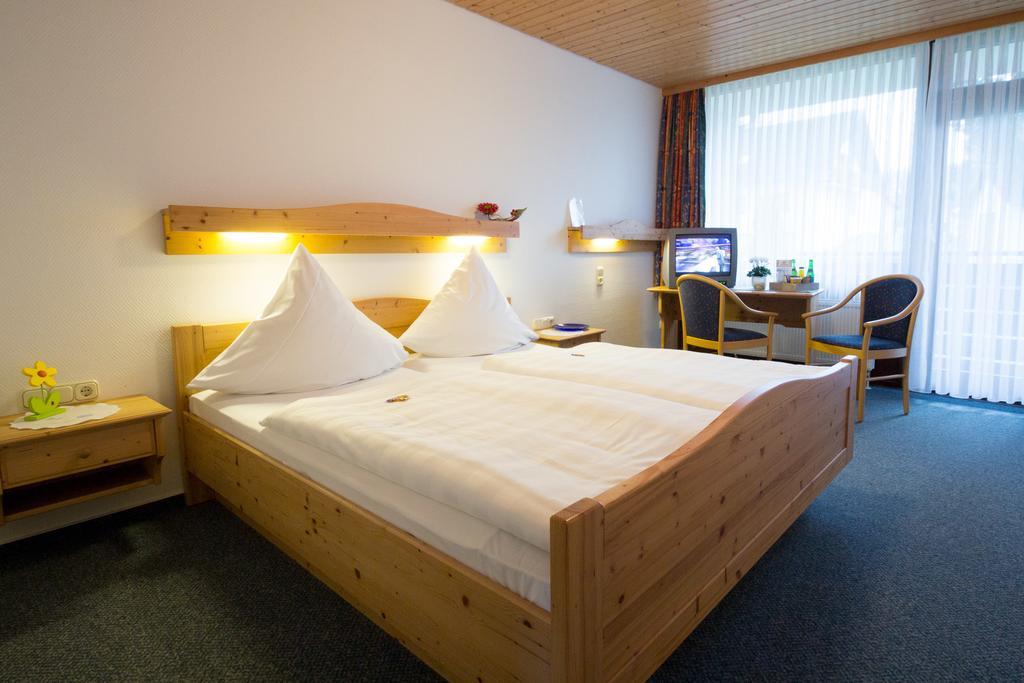 Hotel Am Lingelbach Knüllwald Quarto foto
