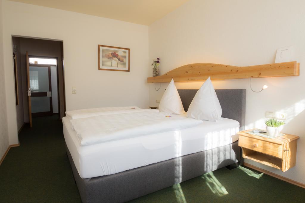 Hotel Am Lingelbach Knüllwald Quarto foto