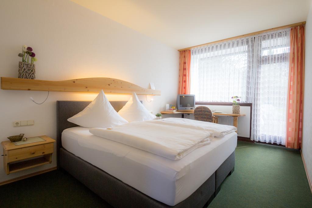 Hotel Am Lingelbach Knüllwald Quarto foto